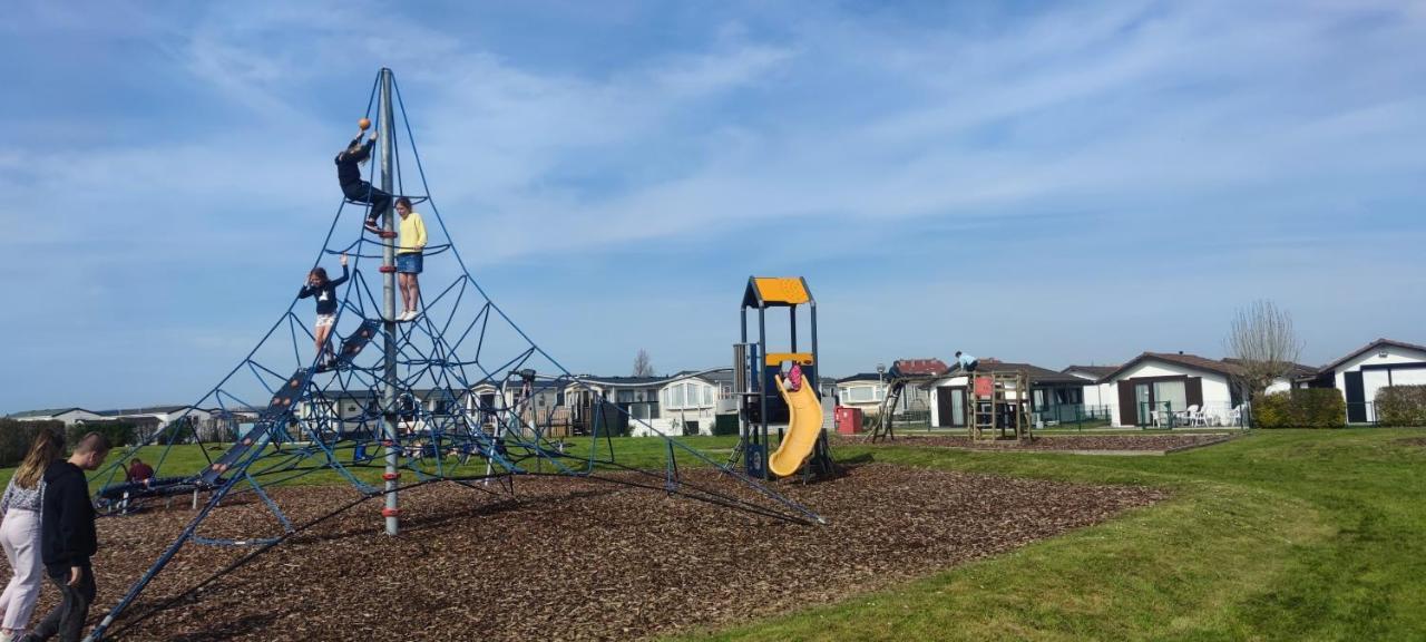 Przytulny Domek Holenderski Z Podgrzewanym Odkrytym Basenem Do Dyspozycji Gosci De Haan Exterior photo
